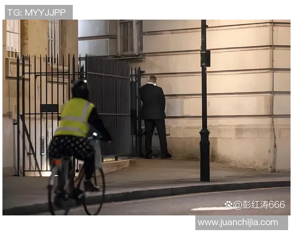 足球明星家中遭窃事件引发关注安全隐患再度成为热议话题 足球明星家中遭窃事件引发关注安全隐患再度成为热议话题