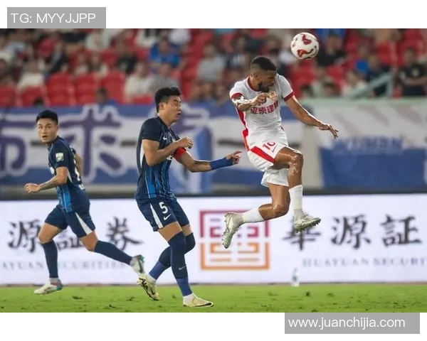 重庆足球队战术之争引发热议球迷与专家各执己见探讨未来发展方向